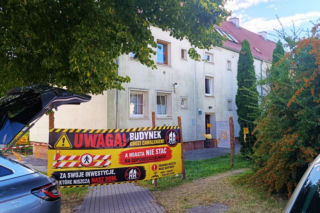 Uszkodzona kamienica przy ul. Hożej w Szczecinie