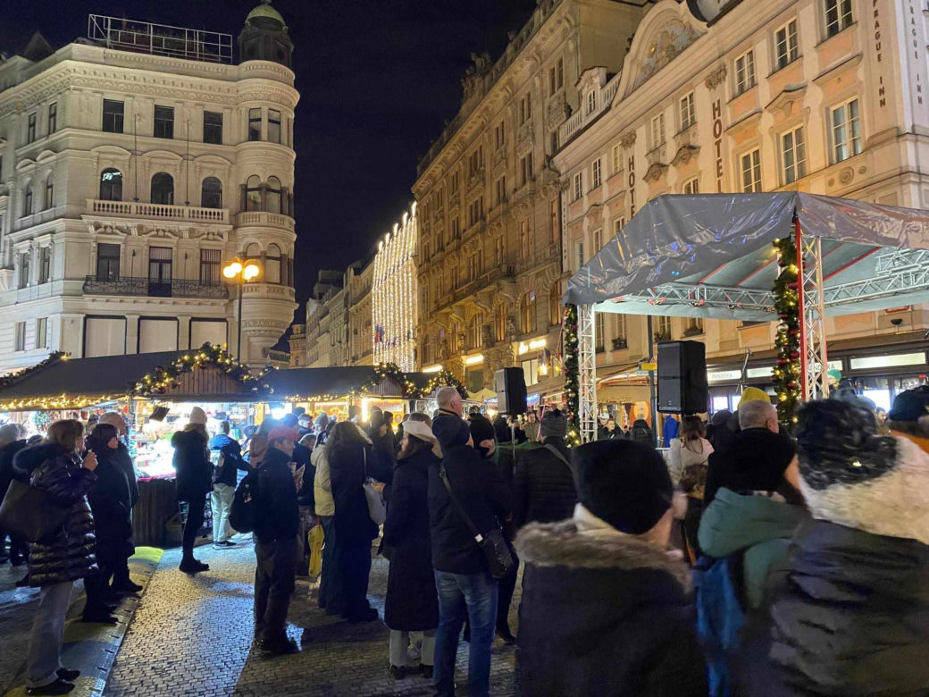 To jeden z najpopularniejszych jarmarków bożonarodzeniowych na świecie! Jak wygląda świąteczna atmosfera w Pradze?