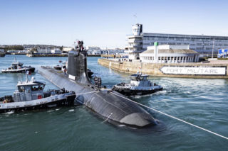 Francuski atomowy okręt podwodny De Grasse rozpoczyna próby morskie.