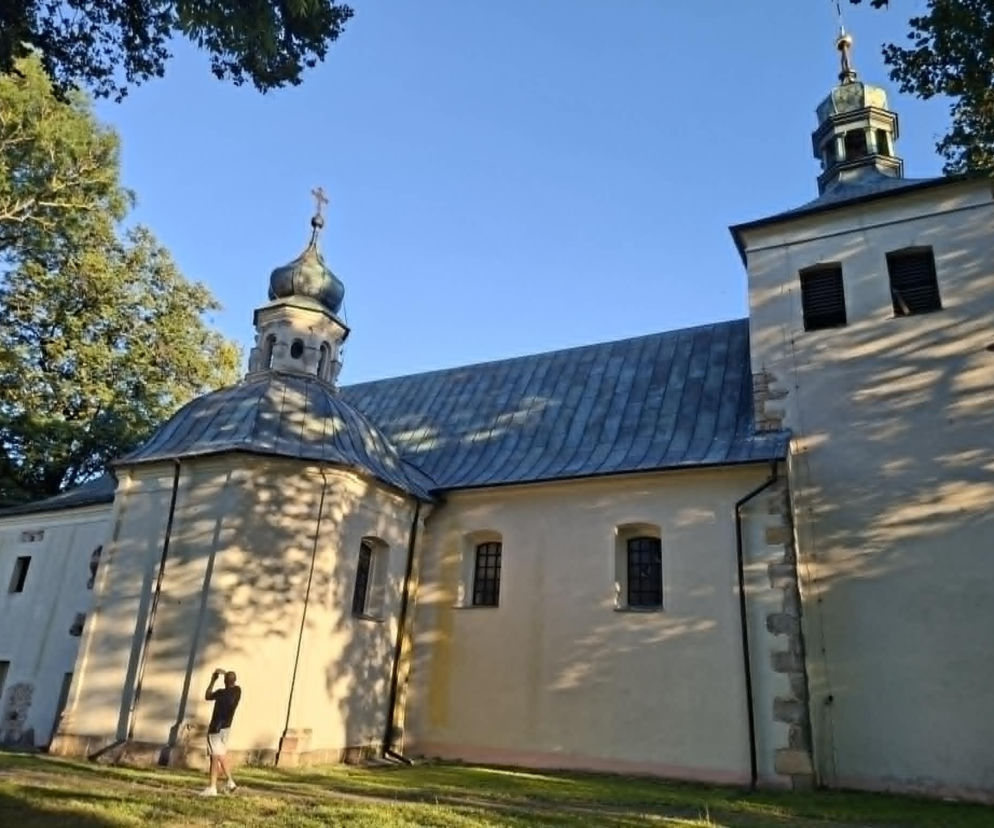 Mała wieś w Świętokrzyskiem skrywa wielką historię. Tędy przed wiekami prowadził ważny szlak