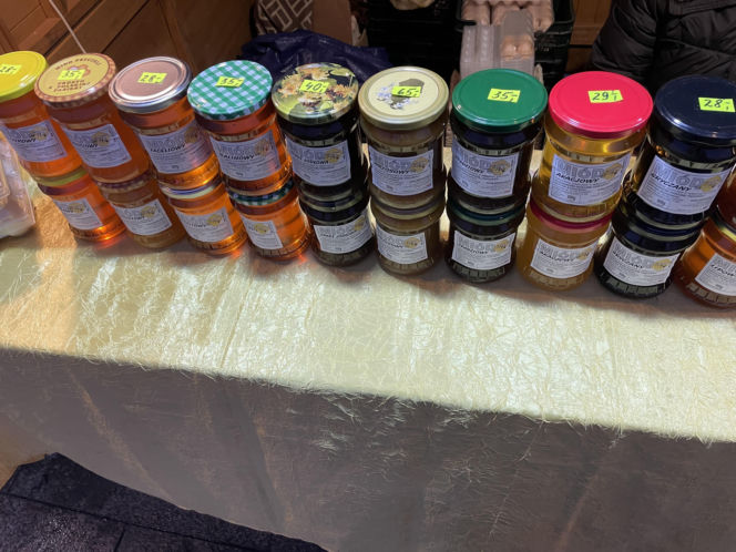 Pokémony, różowe gofry i zaskakujące różnice w cenach. Porównaliśmy łódzkie jarmarki