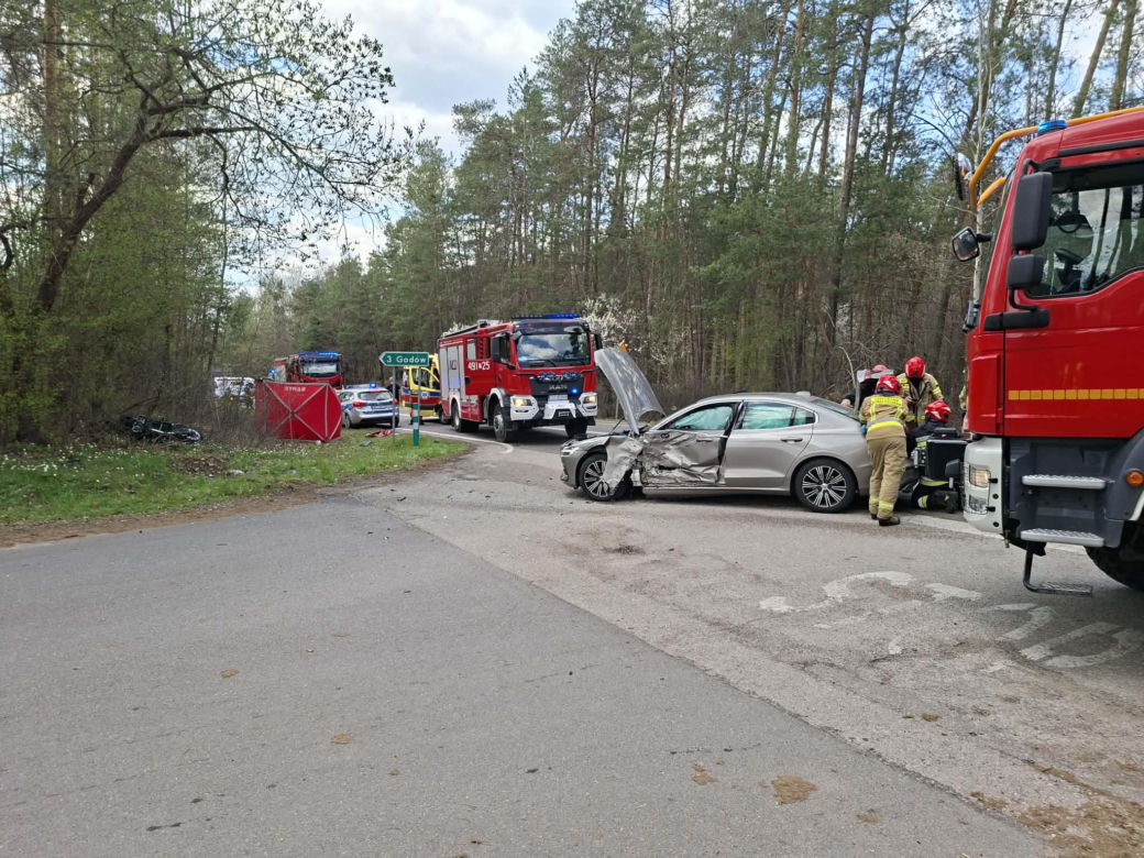 Tragedia na DK 42 Starachowice - Rudnik.  W wypadku zginął motocyklista