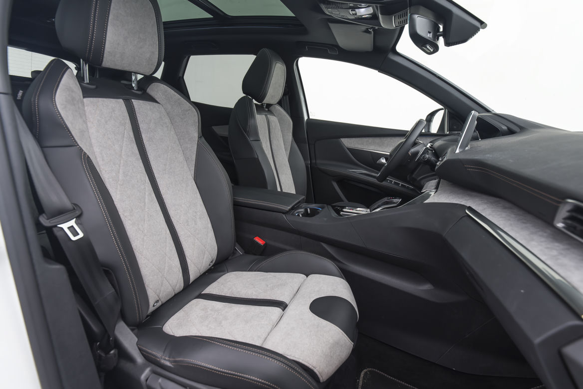Peugeot 3008 GT HYbrid4 300 KM e-EAT8
