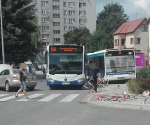 Zderzenie autobusu MPK z samochodem na Azorach