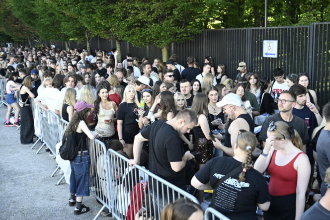 Fani w upale czekają na koncert The Weeknd. Tłumy w Warszawie