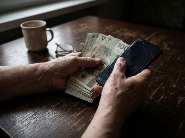 Pułapki na pokazach handlowych. Zobacz, jak nowe prawo chroni przed utratą pieniędzy