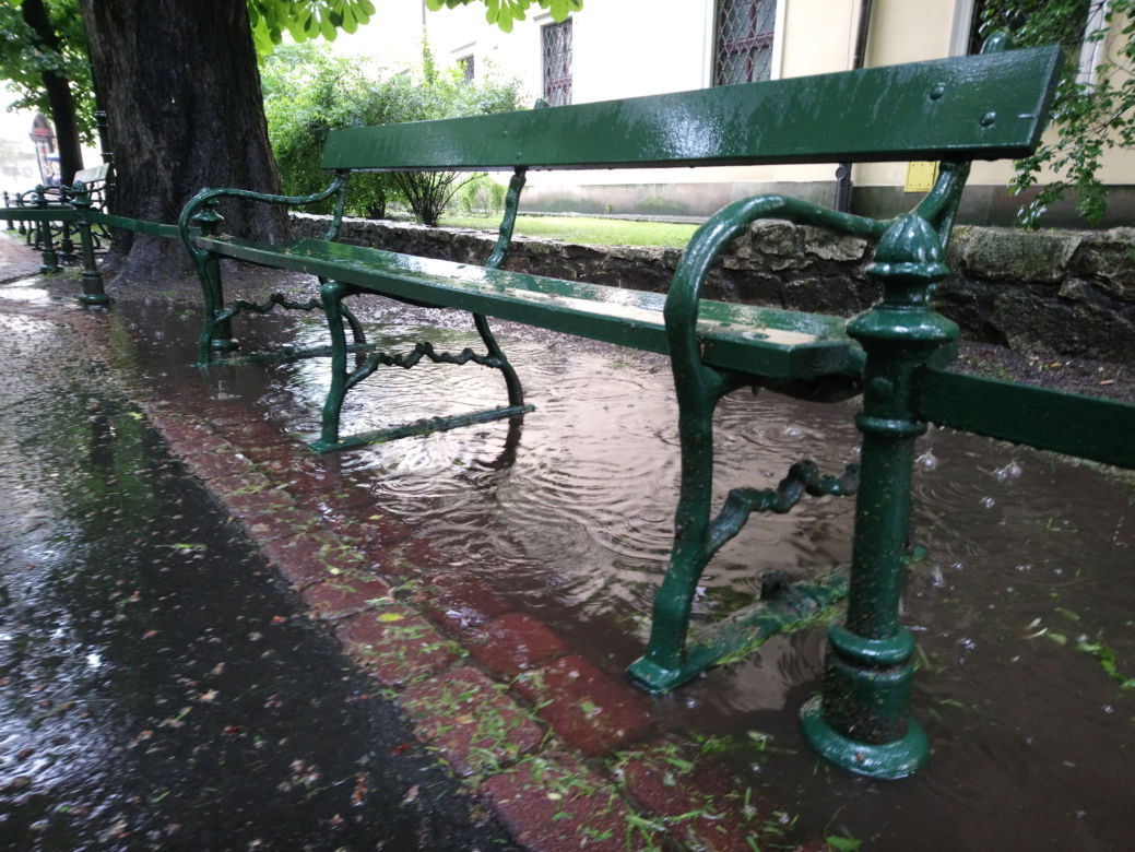 Ulewy w Małopolsce 23.05.2019: Ulice zamieniły się w rwące rzeki, sytuacja jest dramatyczna