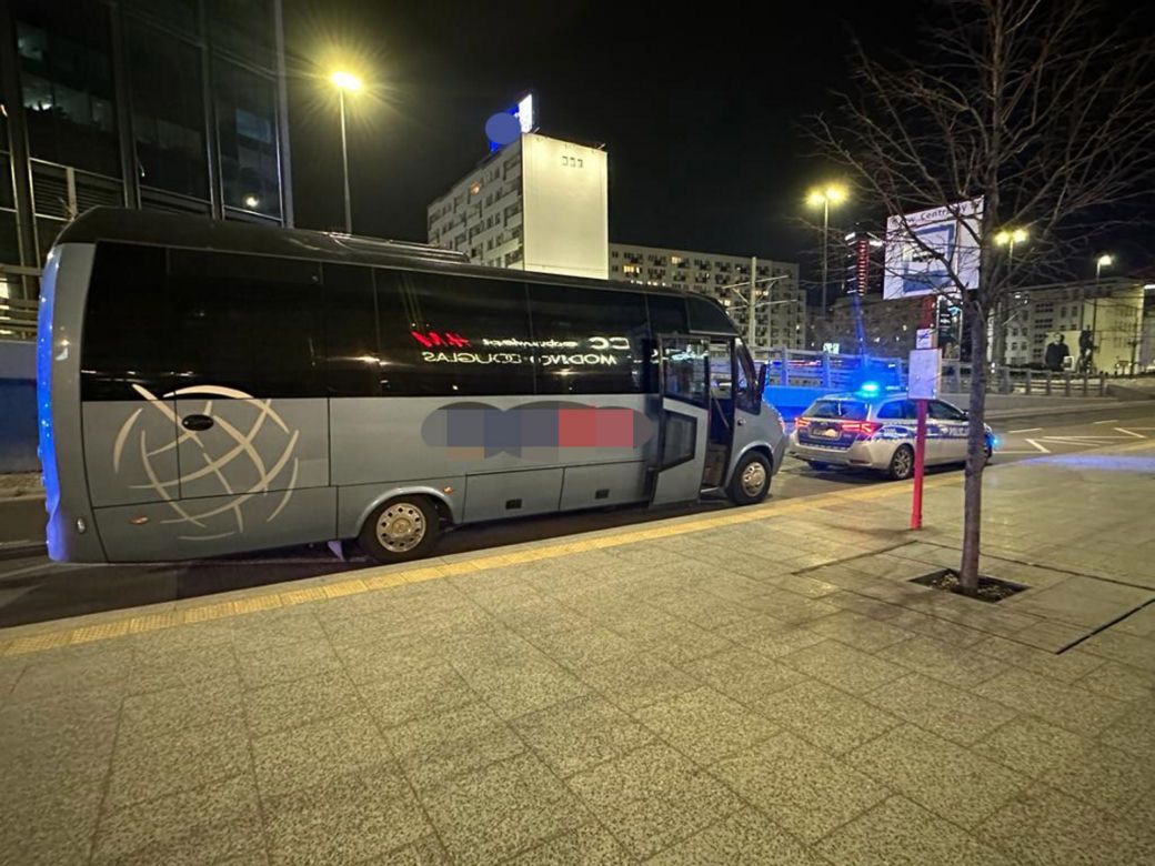 Napad na kierowcę autobusu w samym centrum Warszawy! Sprawcy w rękach policji
