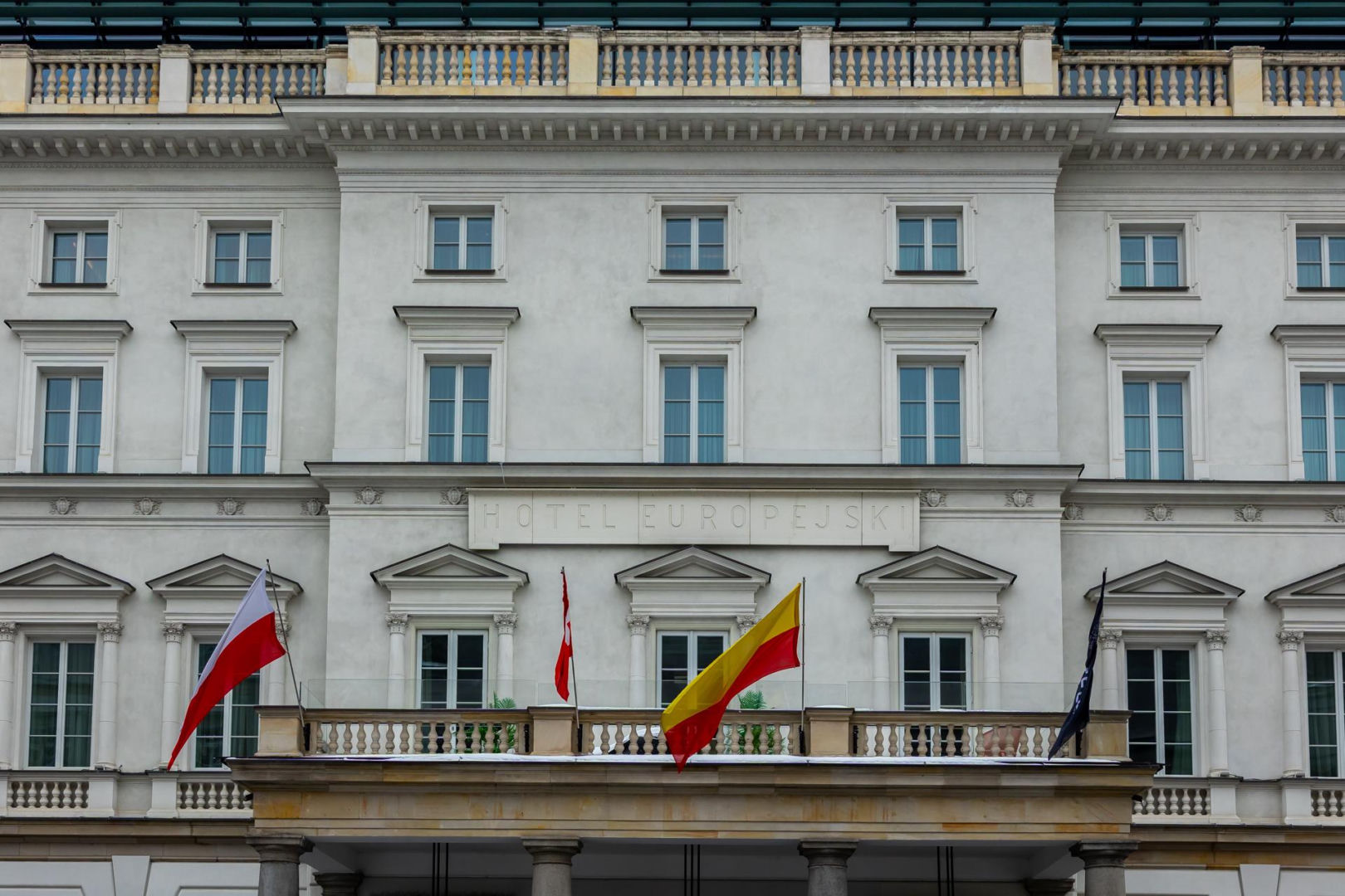 Hotel Europejski działa obecnie pod nazwą Raffles Europejski Warsaw