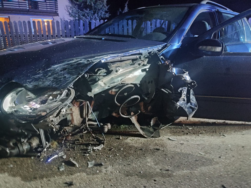 Dwa samochody roztrzaskane, są ranni. Dramatyczny wypadek pod Wyszkowem