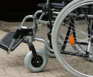 Dramat na Dolnym Śląsku. Seniorka spadła z wózka i zmarła