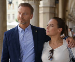 Weronika Rosati I Anna Mucha całują Wieczorka.