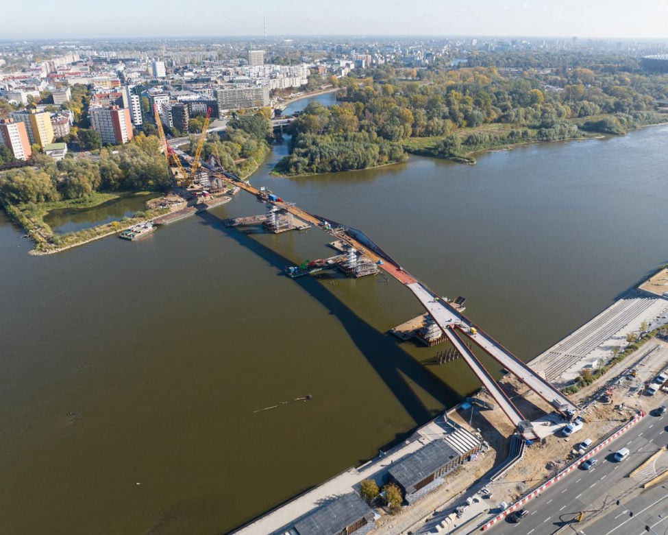 Nowy most pieszo-rowerowy w Warszawie połączył brzegi Wisły