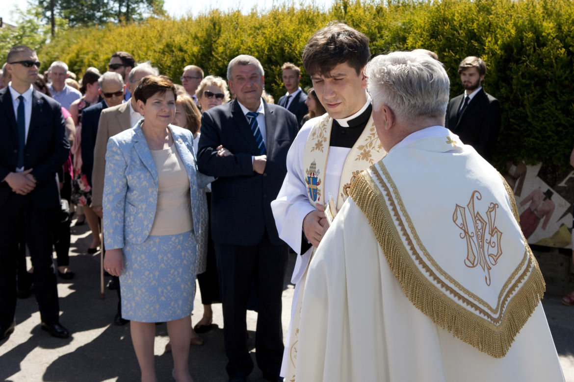 Syn Szydło musi wyjaśnić dlaczego opuścił parafian