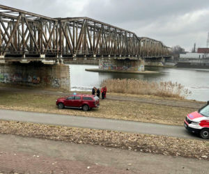 Tragedia na Dolnym Śląsku. Wędkarz wpadł pod lód na Jeziorze Leśniańskim