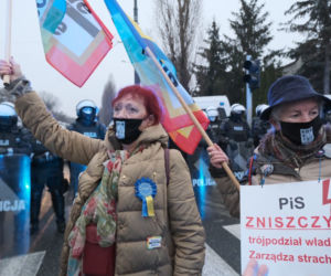 Dom Jarosława Kaczyńskiego otoczony jak twierdza