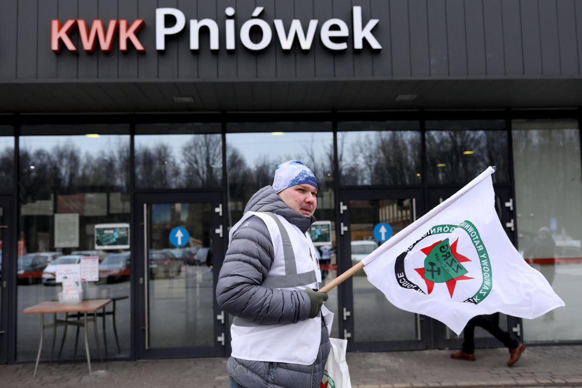 Wybuch w kopalni Pniówek. Ratownicy zejdą pod ziemię. Dotarcie do zaginionych potrwa nawet kilka miesięcy