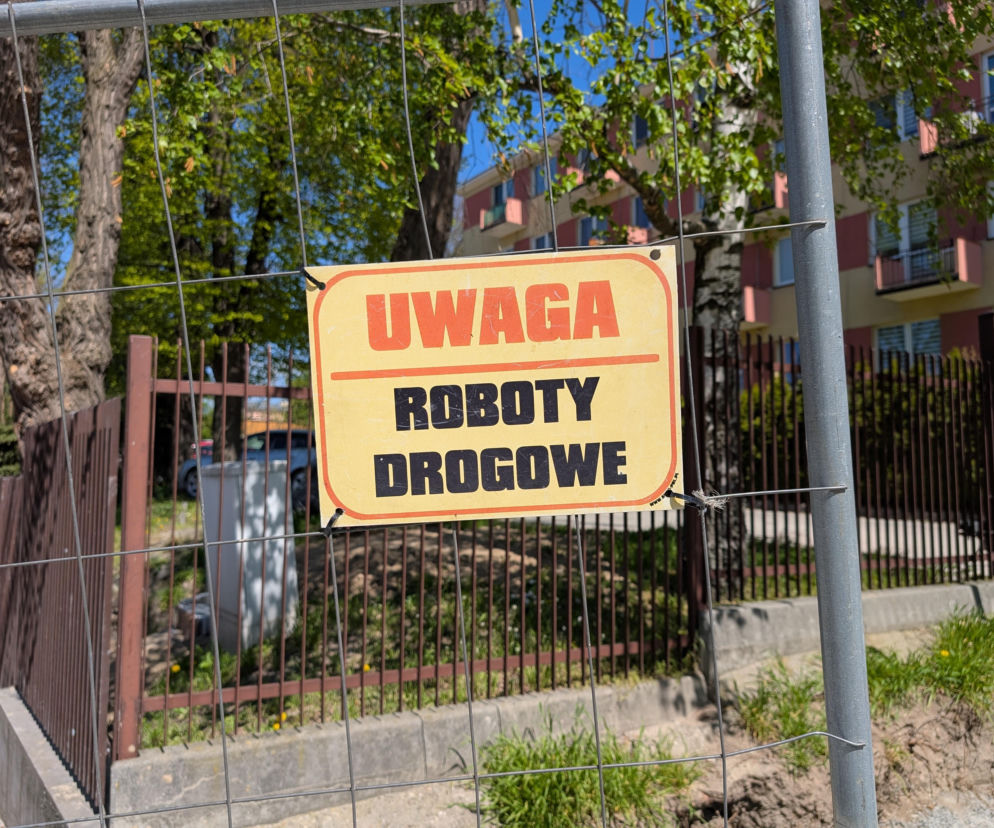 Opóźnienia na ulicy Batorego w Tarnowie. Nowy termin zakończenia prac i rosnące obawy przedsiębiorców