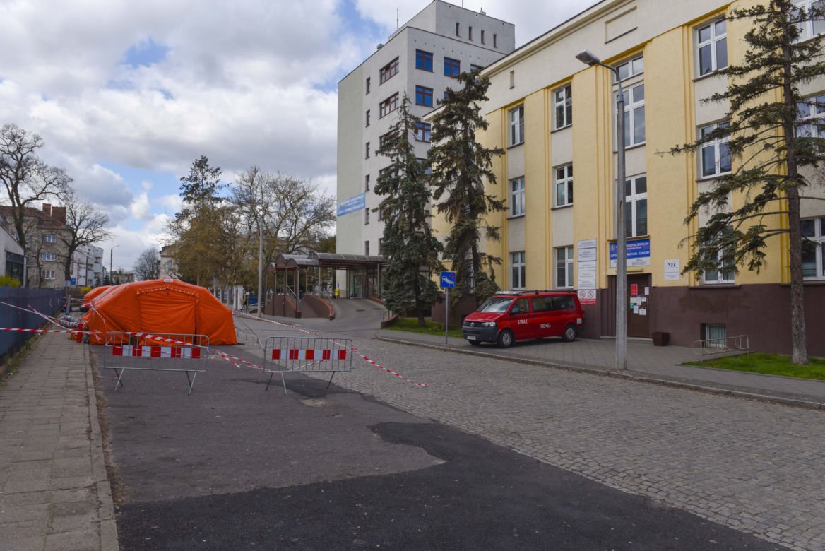 Pielęgniarka z Torunia przegrała z koronawirusem. Słowa koleżanek chwytają za serce
