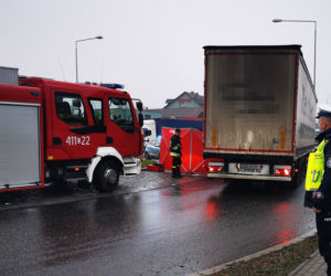 Koszmarny wypadek na DK15 w Brodnicy! Piesza przeciągnięta pod ciężarówką