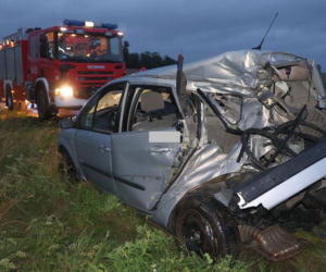 Pijany z dożywotnim zakazem wjechał pod pociąg! Zostawił ranną pasażerkę i uciekł