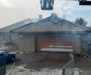 Pożar w Pruszkowie. Jedna osoba podtruta dymem