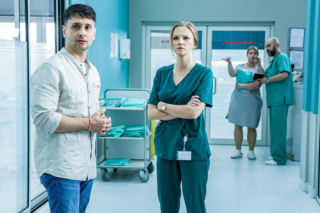 Szpital św. Anny, odcinek 90: przyjaciółki spotykają się na dachu, by wspólnie odreagować pełne napięcia wydarzenia