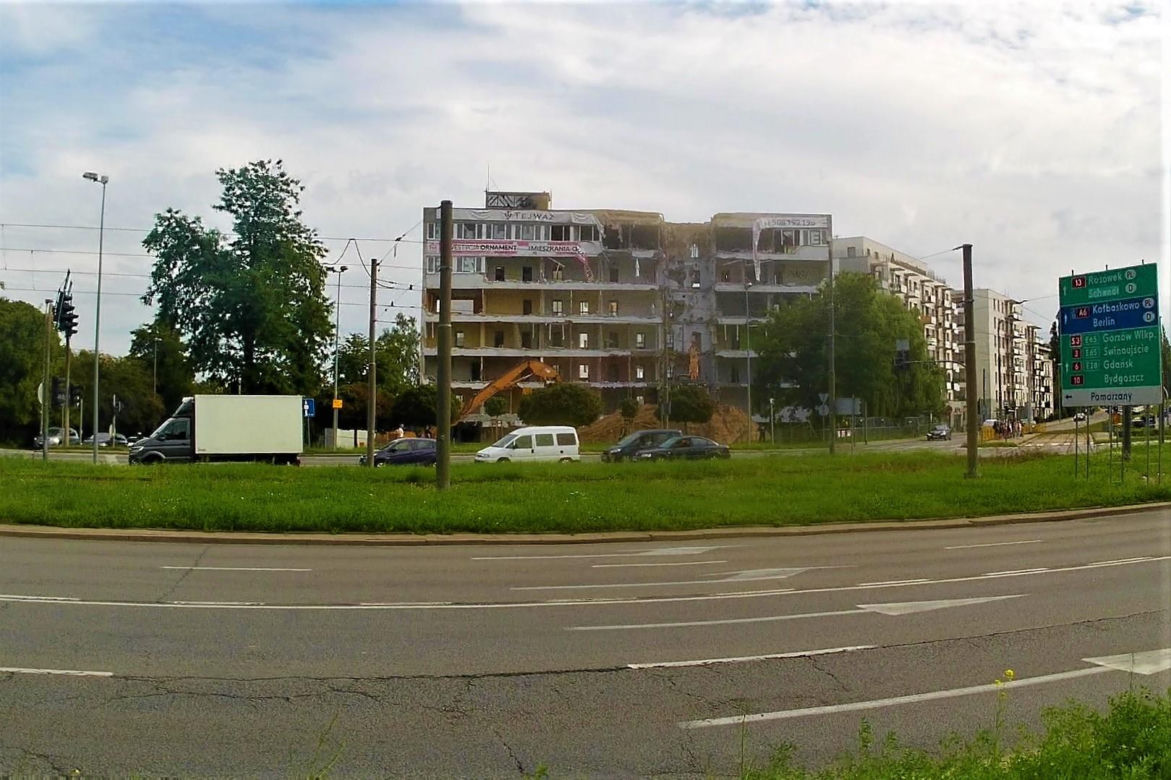 Biurowiec "Ornament" przechodzi do historii