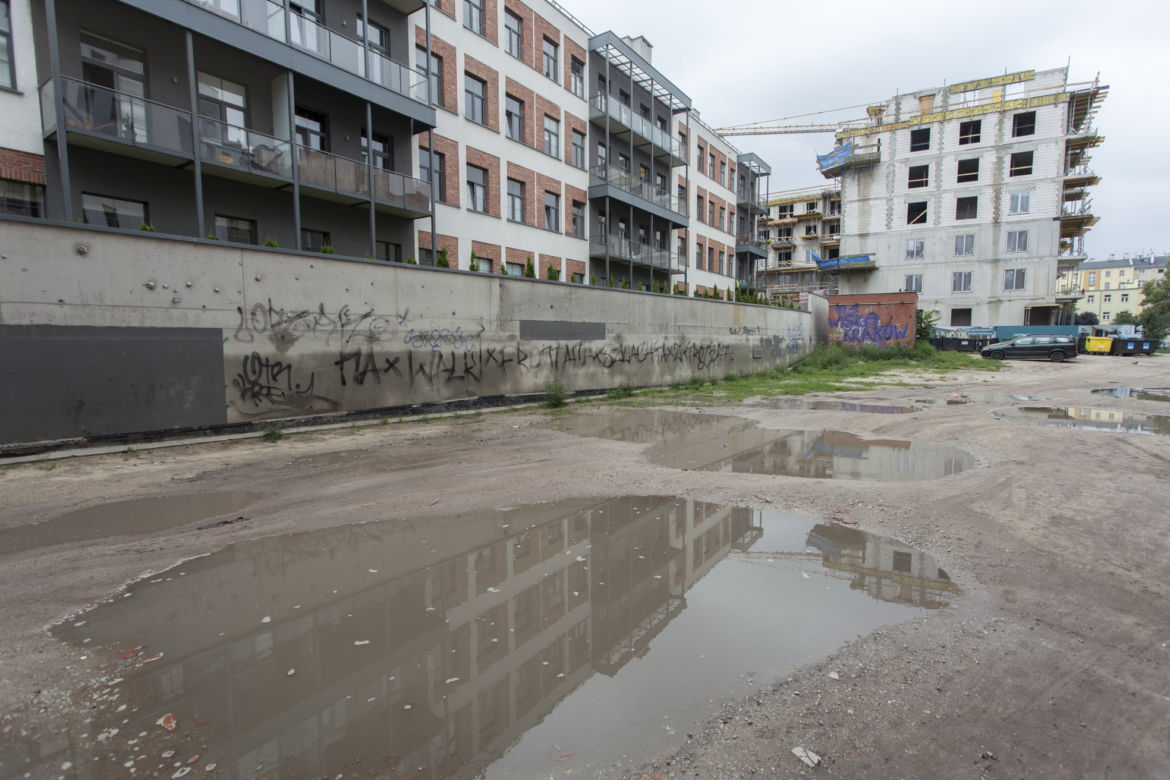 Sąsiedzi szykują się do ataku zombie