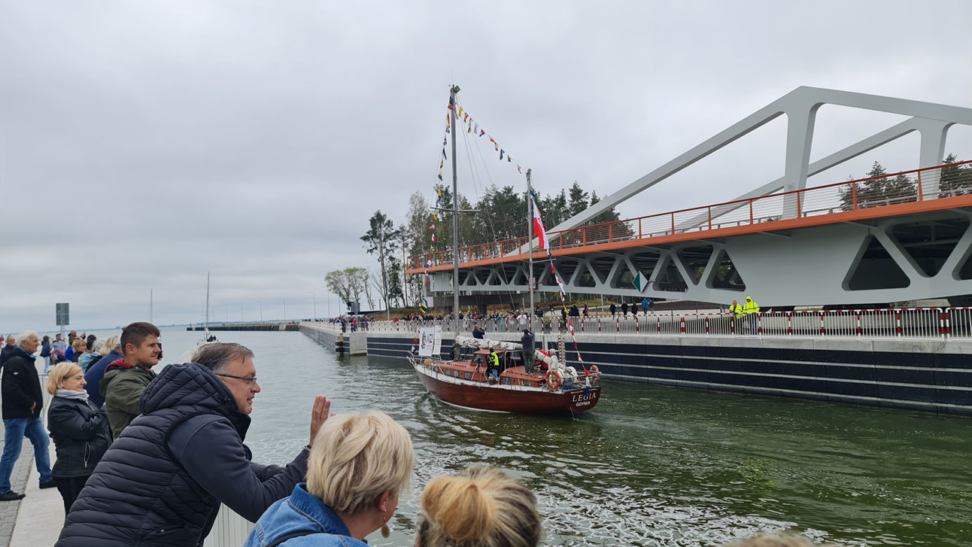Jacht, którym pływał Kukliński w kanale na Mierzei Wiślanej