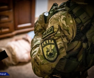 Rozbito gang narkotykowy. Wśród zatrzymanych pseudokibice z Poznania