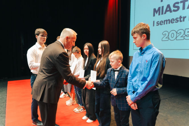 Najzdolniejsi uczniowie odebrali stypendia Prezydenta Miasta Siedlce