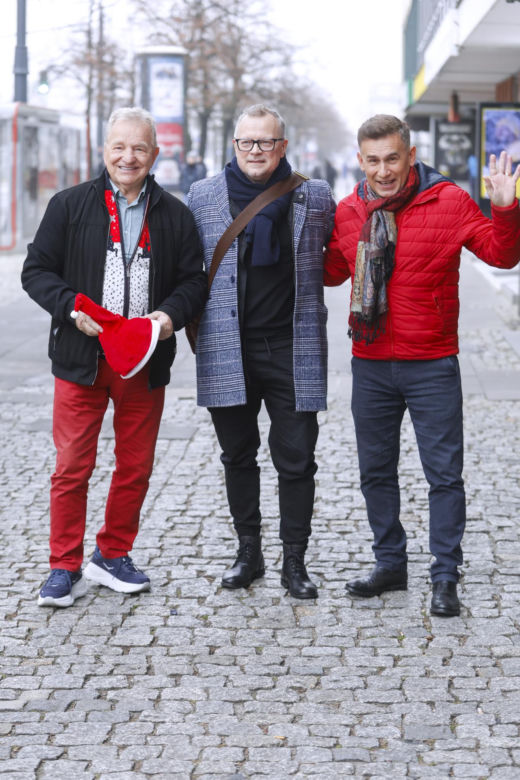Sportowcy i aktorzy pod siedzibą TVN