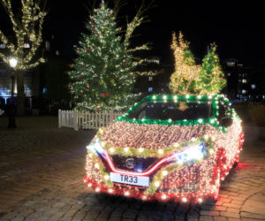 Nissan LEAF jako mieniąca się światłami choinka