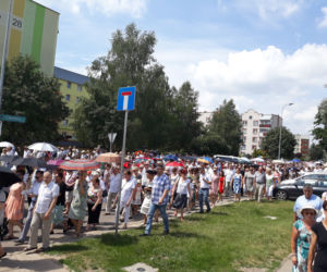 Białystok. Boże Ciało 2019. Wspólna procesja dwóch parafii: św. Jadwigi i NMP z Guadalupe