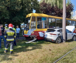 Łódź: Wypadek na Limanowskiego. Zderzenie tramwaju z samochodem wyglądało naprawdę groźnie