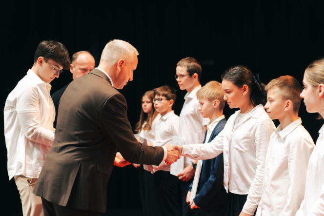 Najzdolniejsi uczniowie odebrali stypendia Prezydenta Miasta Siedlce