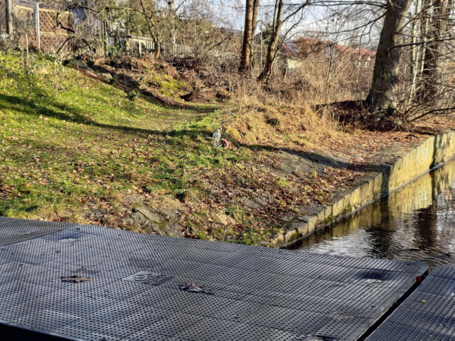 Ciało 11-letniej dziewczynki odnalezione niedaleko szkoły. Tragedia w Jeleniej Górze