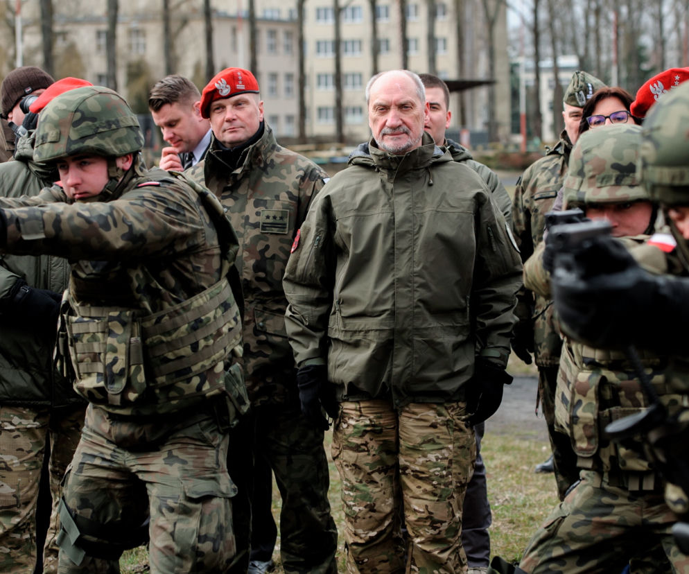 Macierewicz wyprowadzi swoje wojsko na ulicę 1pub