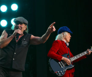 Quiz. Dopasuj utwór AC/DC do właściwego albumu. Sprawdź swoją wiedzę! 