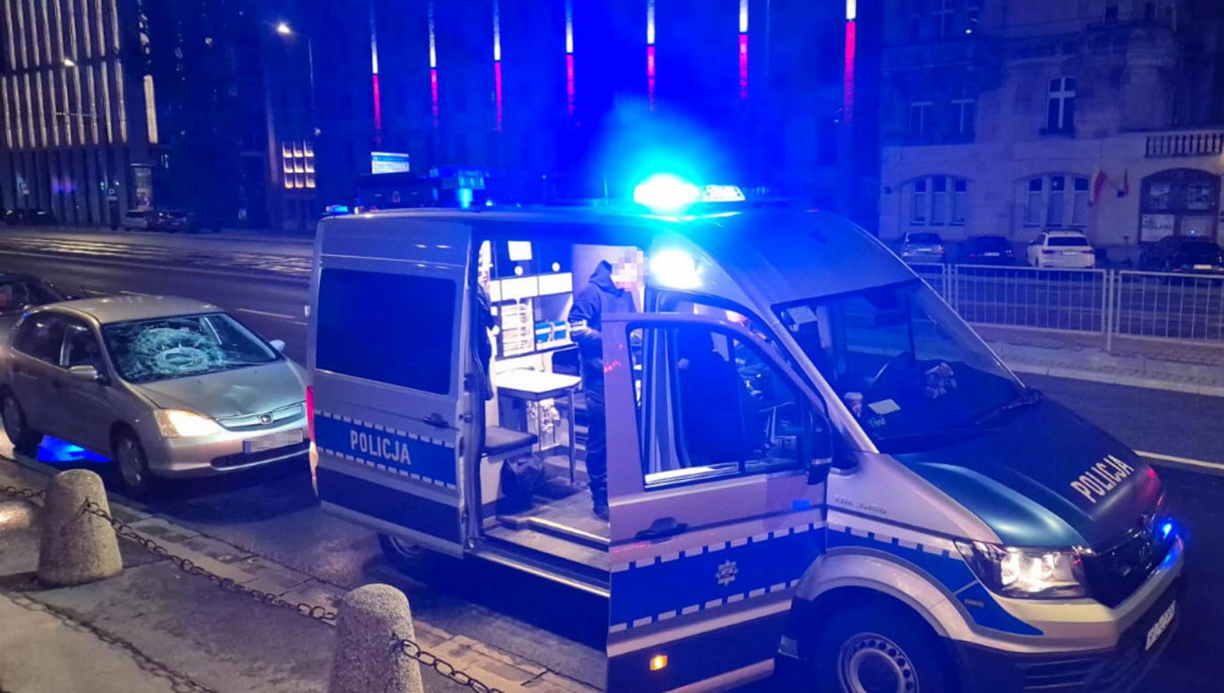 Pijany kierowca z Gruzji potrącił kobietę na pasach i uciekł. Zatrzymano go po krótkim pościgu