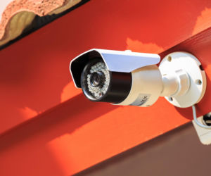 Dlaczego warto monitorować dom i posesję? Aktualne ceny kamer luty 2026