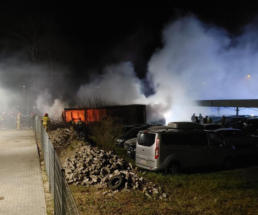 Pożar w warsztacie samochodowym przy ul. Różanej w Koszalinie