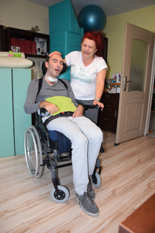 Tarnobrzeg. Przez zawód miosny wyskoczył z IV pietra, teraz walczy o kazdy oddech [ZDJĘCIA]