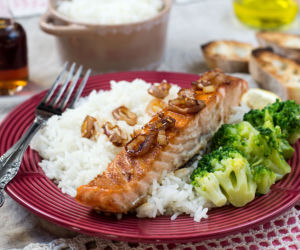 Fit lunchbox z ryżem, łososiem i brokułami (450 kcal)