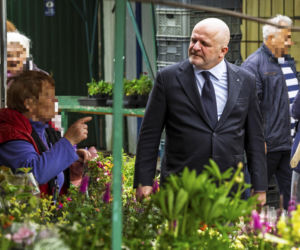 Paweł Kowal na bazarze