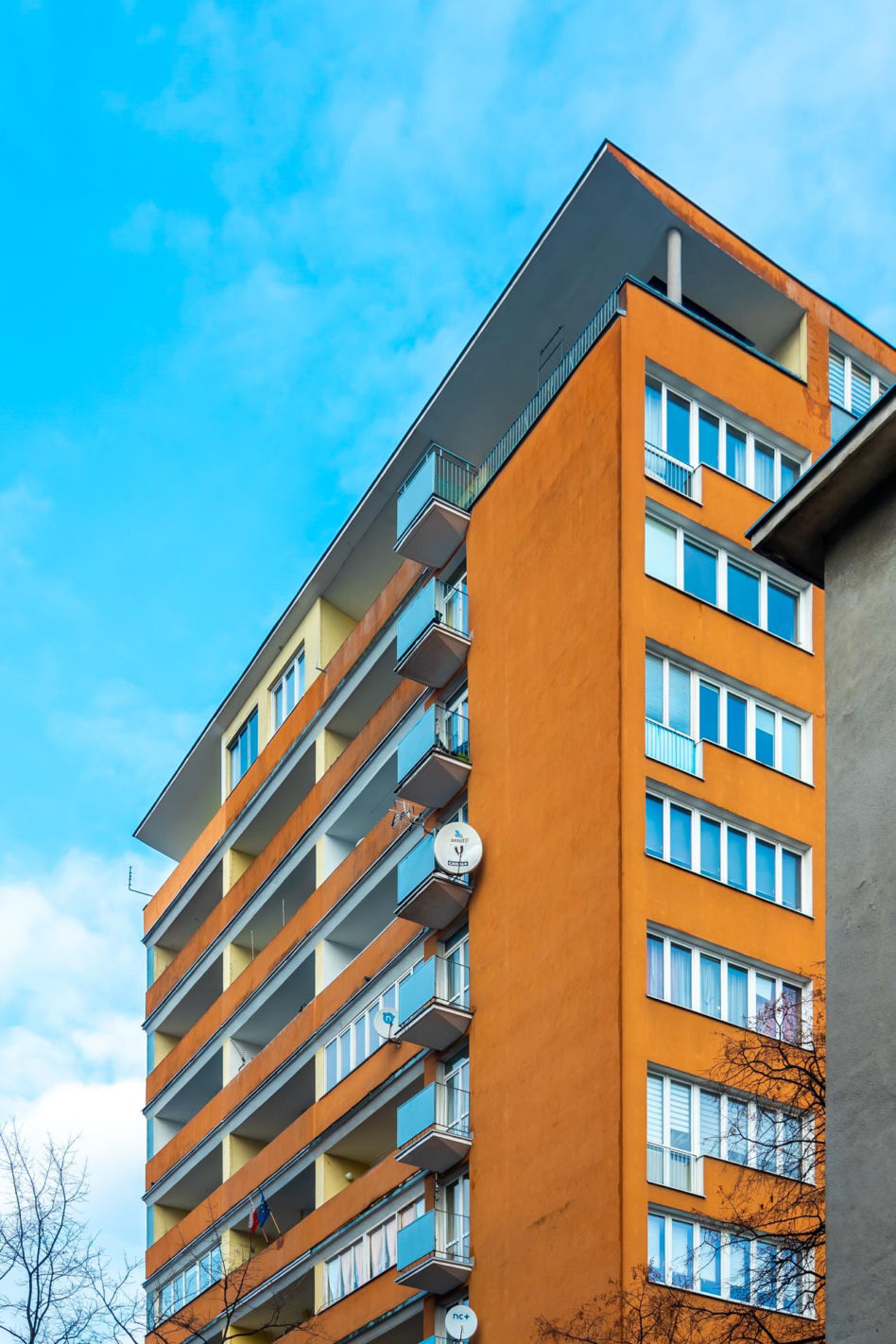 Blok na Madalińskiego 57 w Warszawie