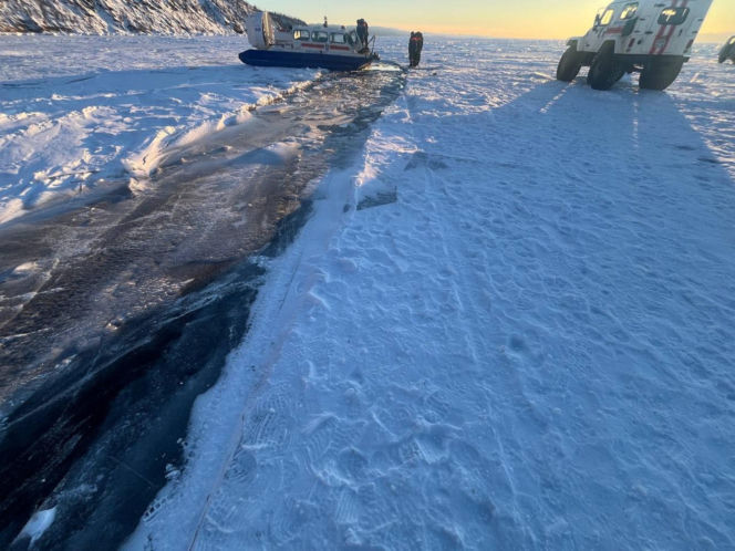 Siedem osób zginęło w piątek w Bajkale na Syberii, gdy ich samochód wpadł do zamarzniętych wód tego jeziora