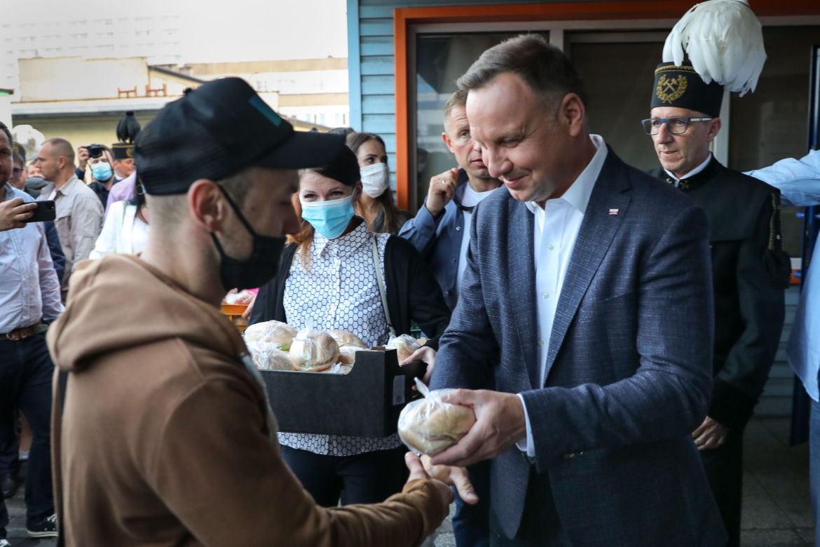 Duda rozdawał górnikom bułki w Zofiówce
