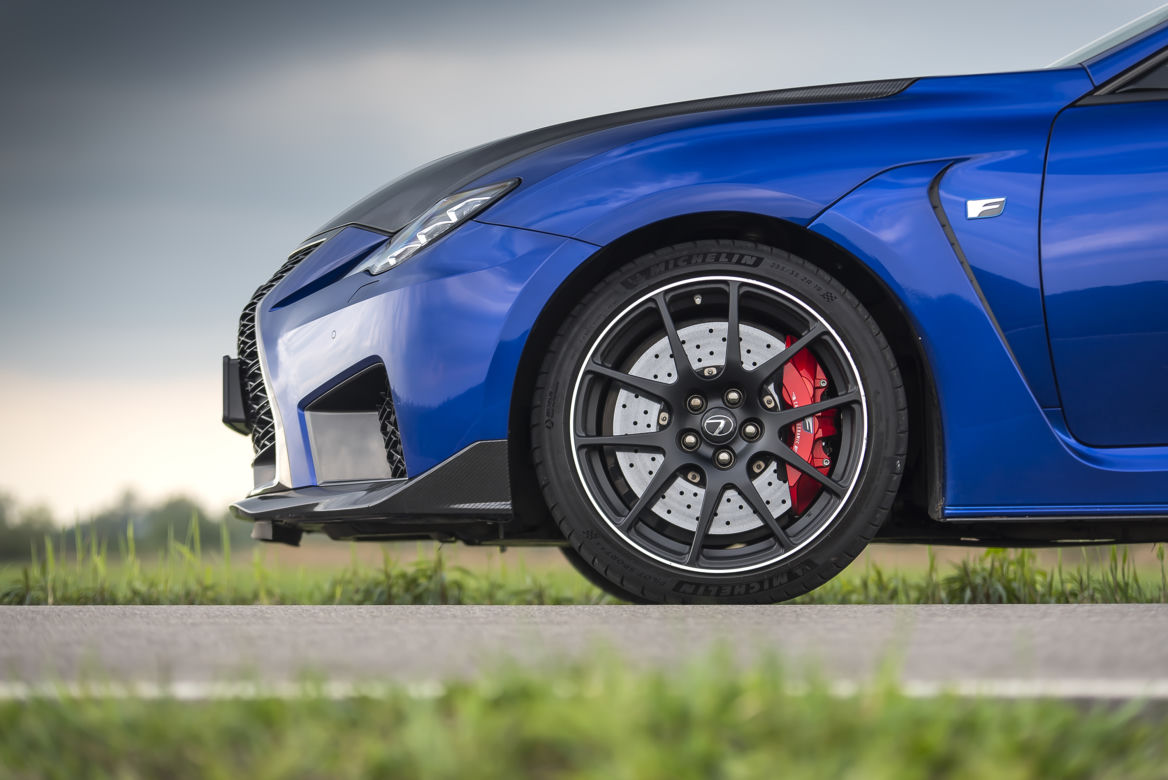 Lexus RC F Carbon 5.0 V8 464 KM 